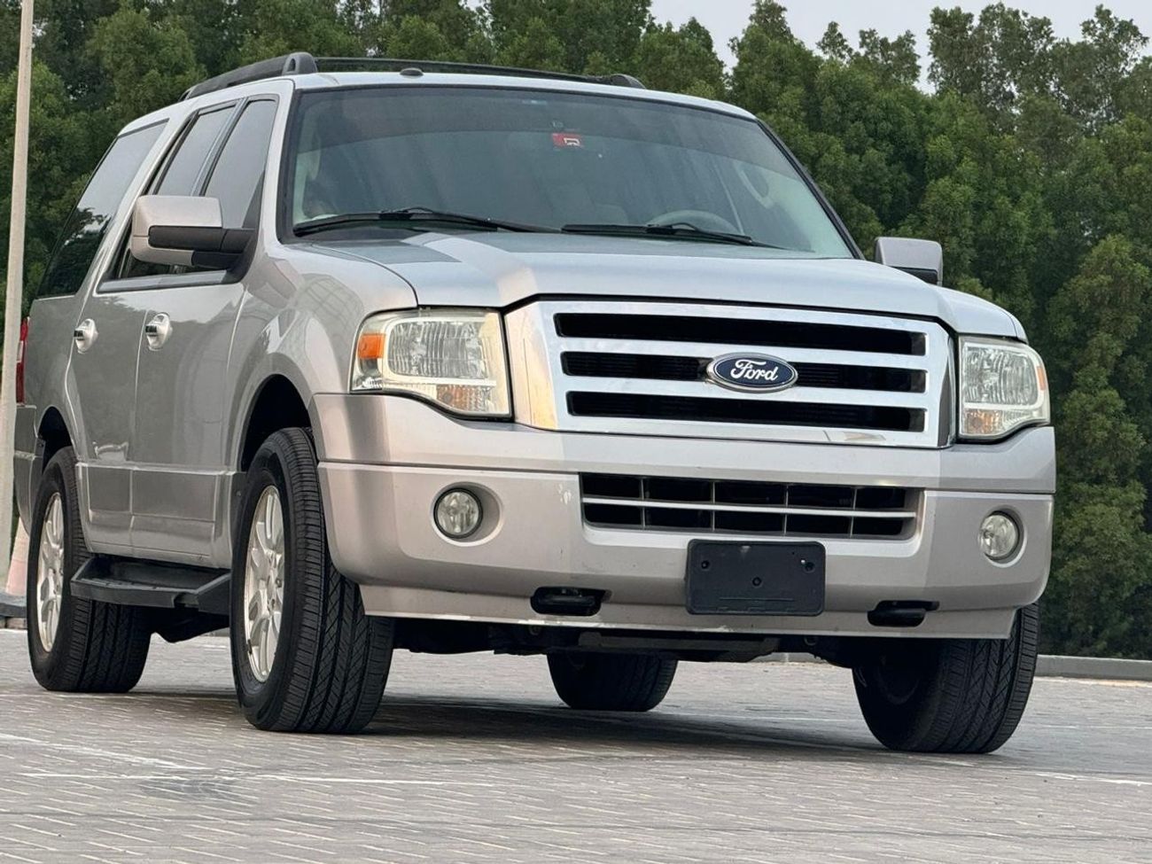 Ford Expedition XLT In excellent condition and requires no expenses