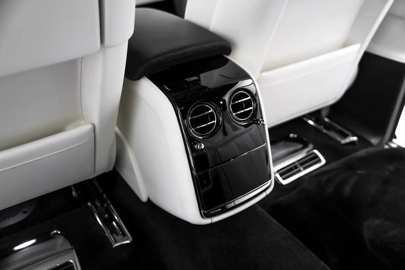 Rolls-Royce Phantom EWB WITH WARRANTY AND SERVICE CONTRACT