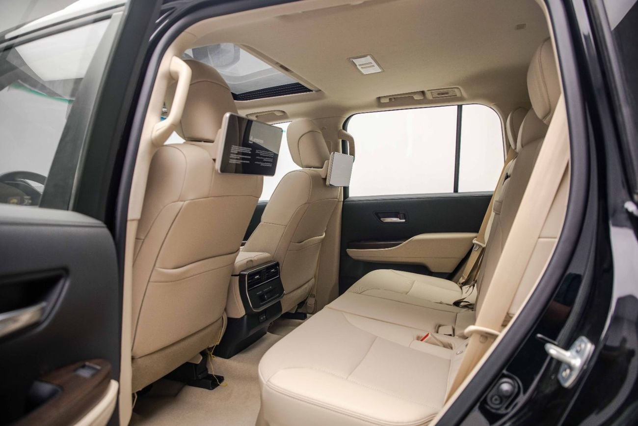 تويوتا لاند كروزر LC300 GXR 3.5L - Black Inside Beige | Export Only
