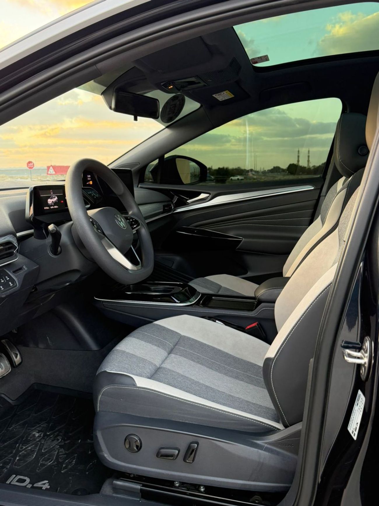 Volkswagen ID.4 فل اوبشن كهرباء تحت الضمان صبغ وكاله