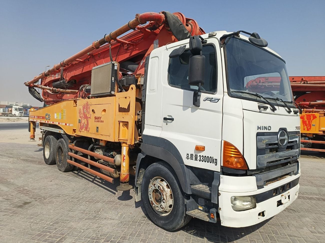 Hino 700