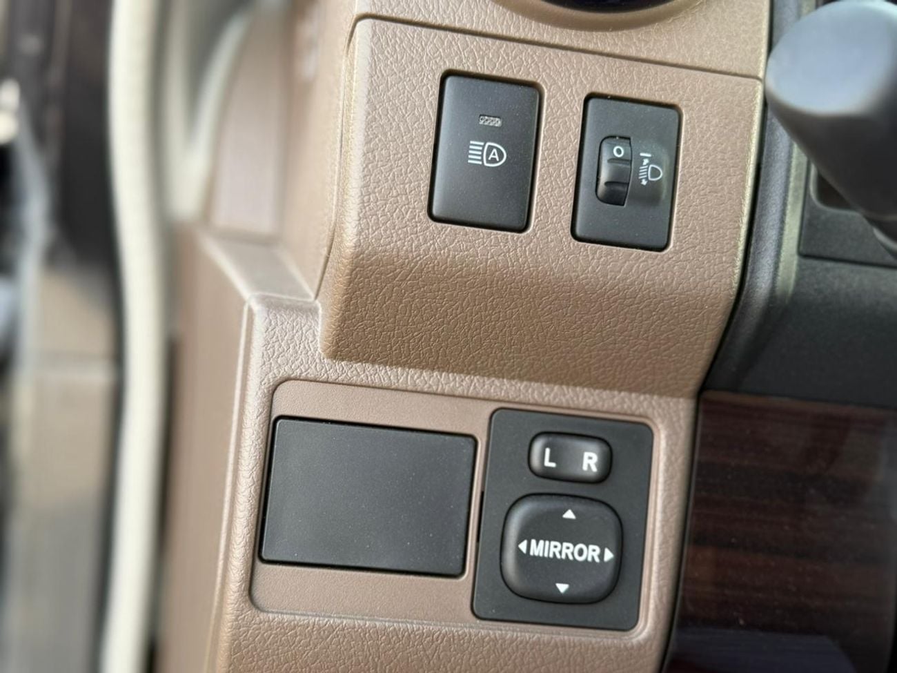 Toyota Land Cruiser 70 HT VXR 4.0L LC76 5 DOORS