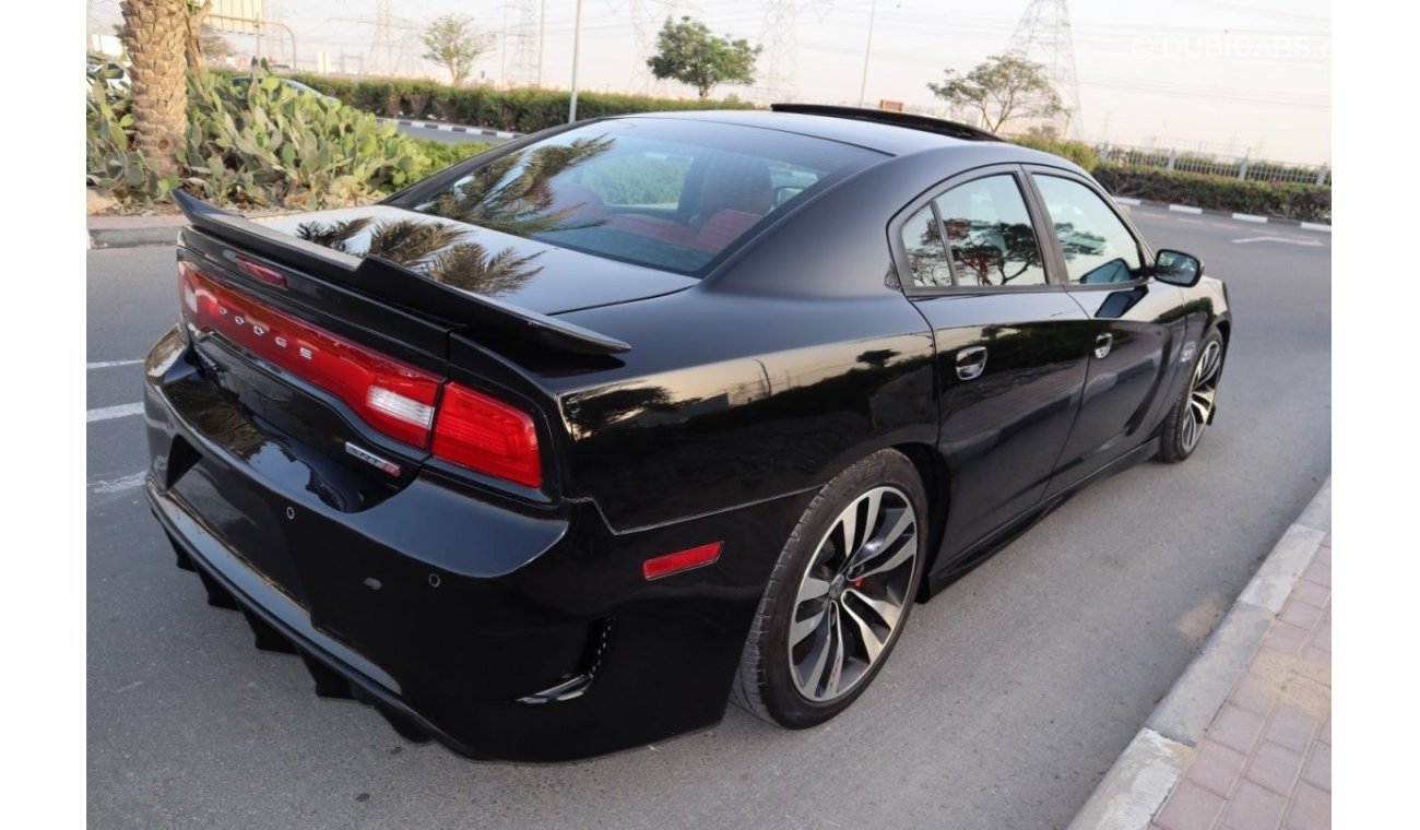 دودج تشارجر SRT8 6,4 V8 GCC