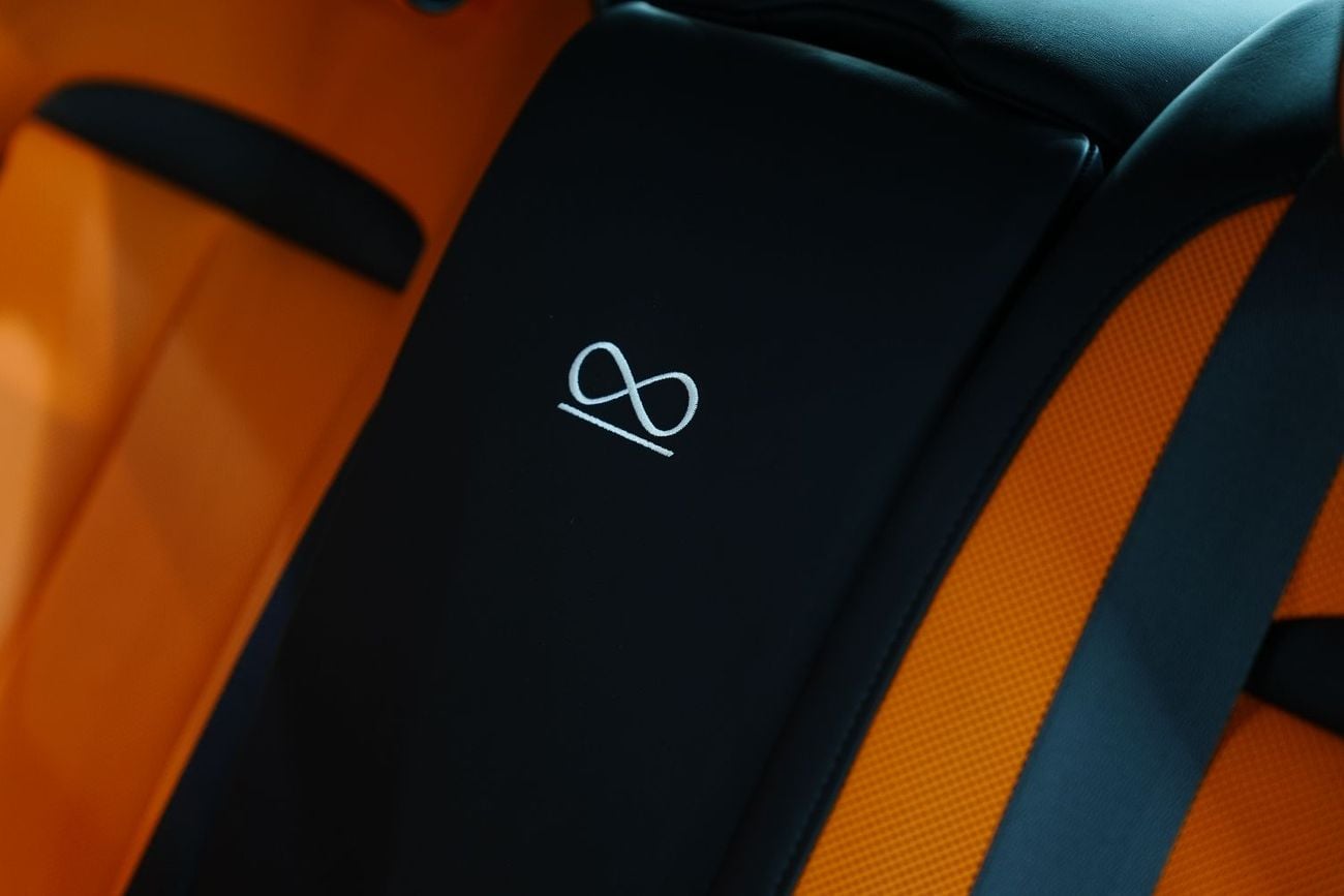 رولز رويس جوست Black Badge, Rear Entertainment, Bespoke Audio, Starlight, Dealer Warr + Serv!!
