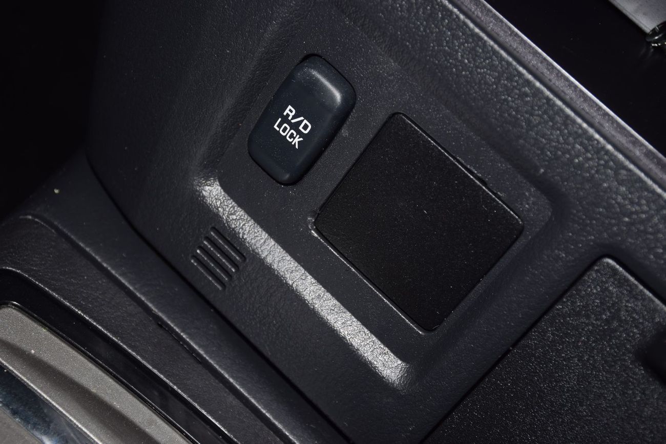 ميتسوبيشي باجيرو Right Hand (Diesel 3.2L)