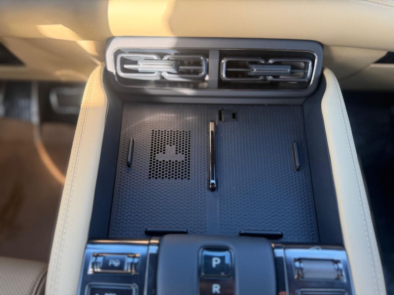 BYD Leopard 5 NAVIGATOR DOUBLE DIFFLOCK 1.5L PLUG-IN HYBRID FOR LOCAL +WARRANTY 5 YEARS OR UNLIMITED KILOMETER