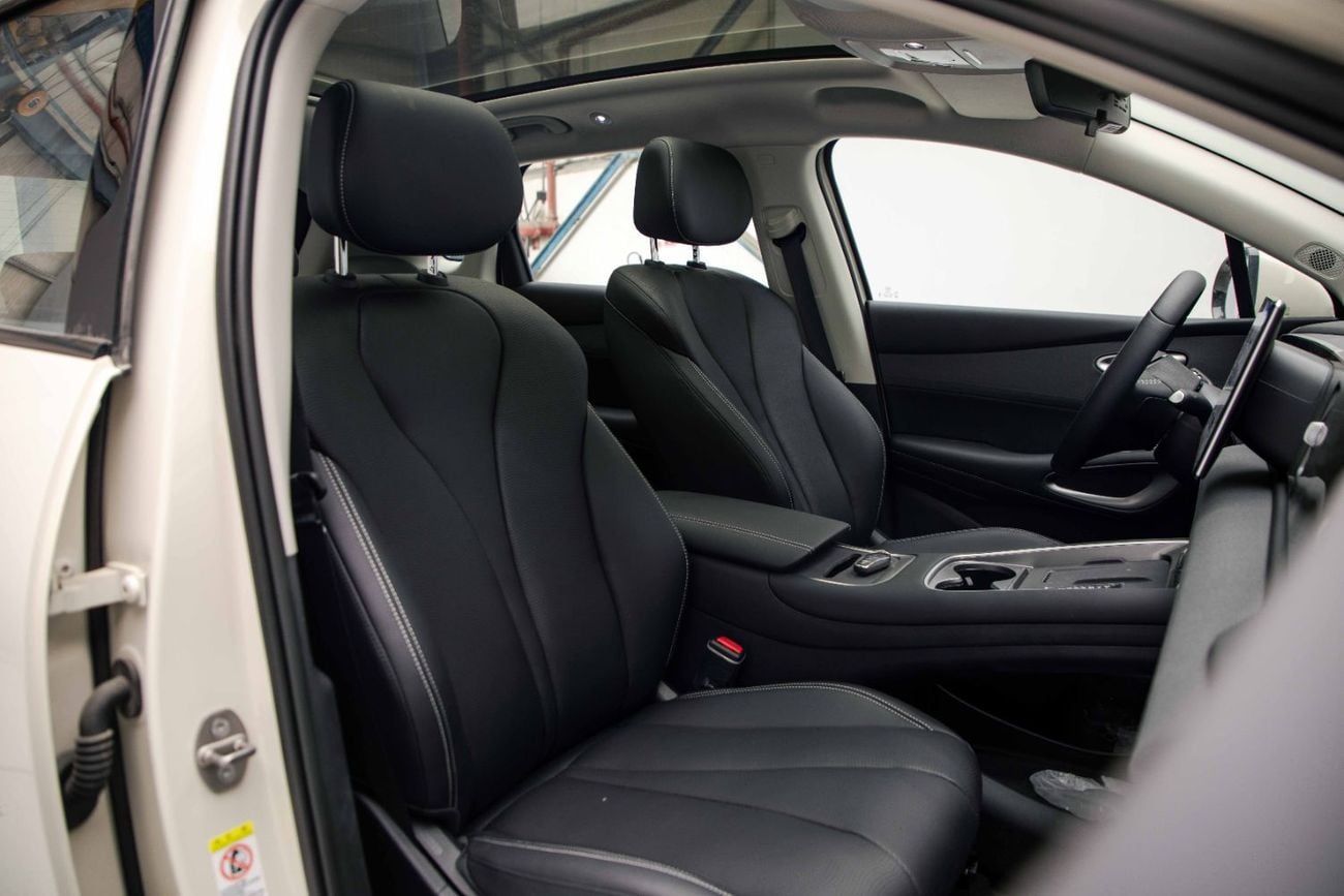 بي واي دي سيليون 05 Intelligent Navigation - Warm Sun White Inside Black | Export Only