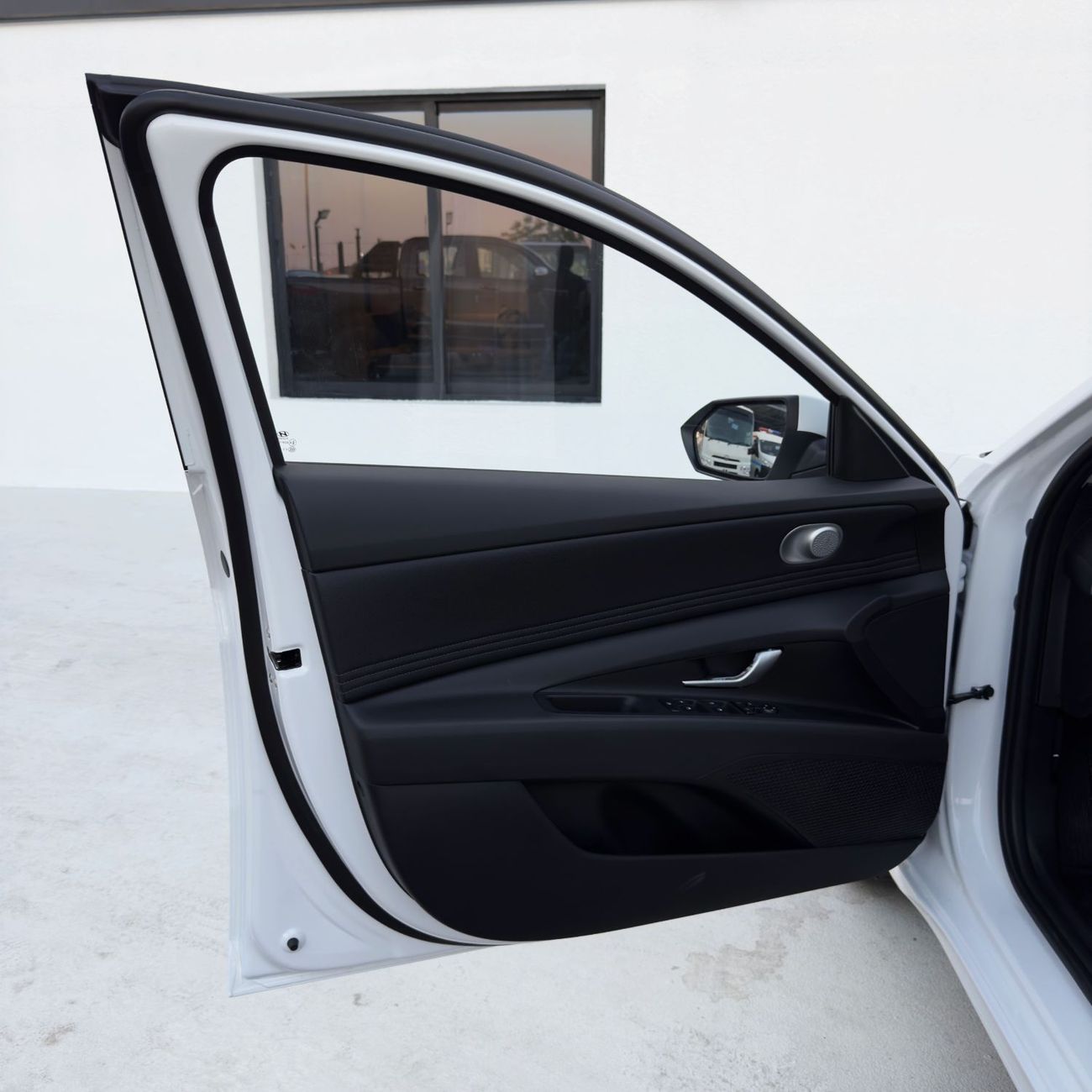 هيونداي إلانترا HYUNDAI ELANTRA 1.6L - CVT - GLX - ELITE - GRAY INSIDE BLACK 