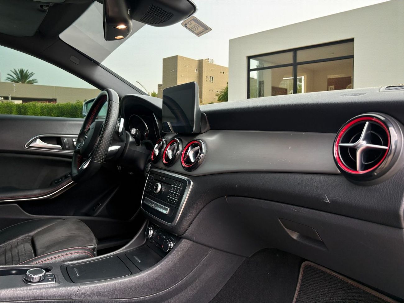 مرسيدس بنز CLA 250 4MATIC 2.0T A/T | 2019 | GCC SPECS | AED 1,730 per month