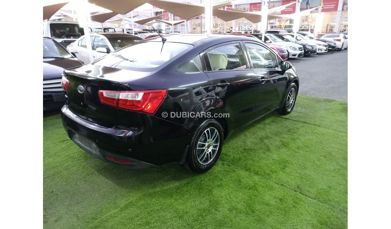 Kia Rio Gulf model 2013, black color, without accidents, wheels in excellent condition, you do not need any
