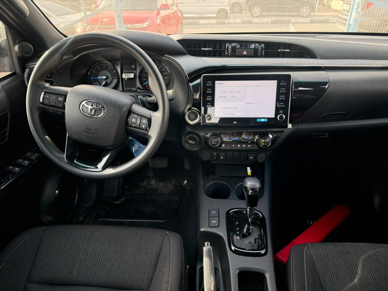 تويوتا هيلوكس with compressor, wireless charger, trunk shutter