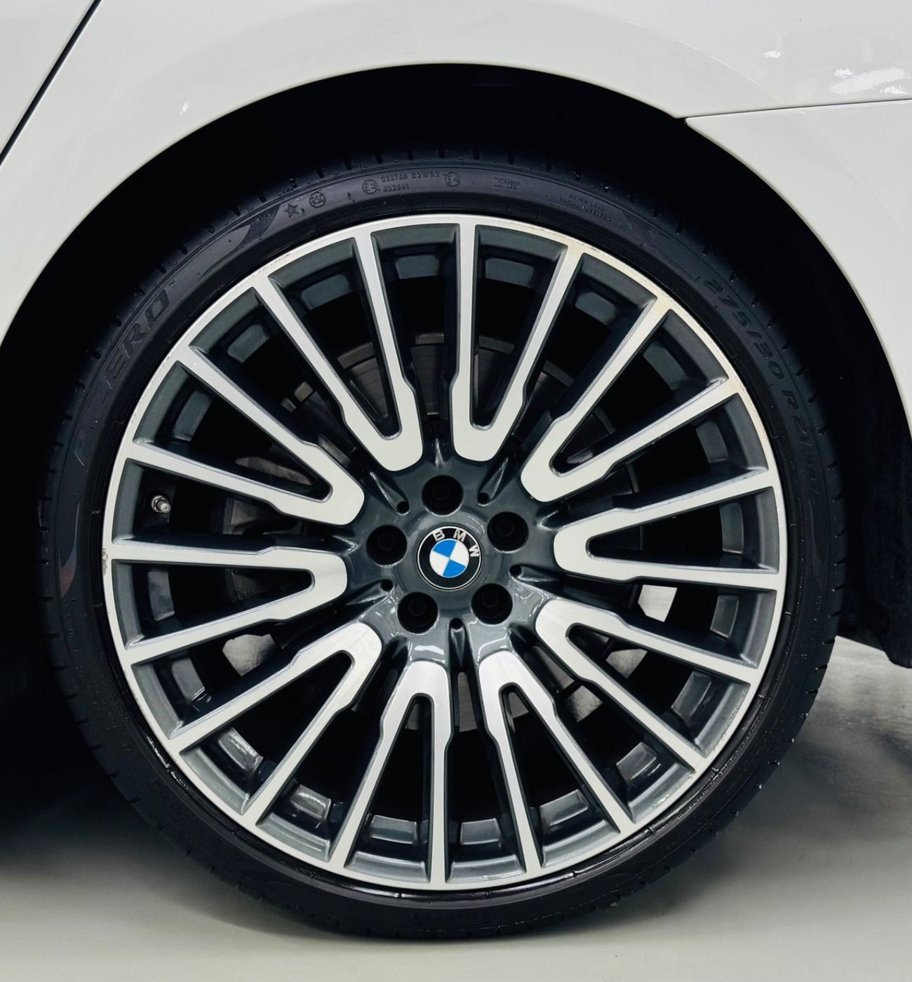 بي أم دبليو 750Li xDrive 4.4L (523 HP)