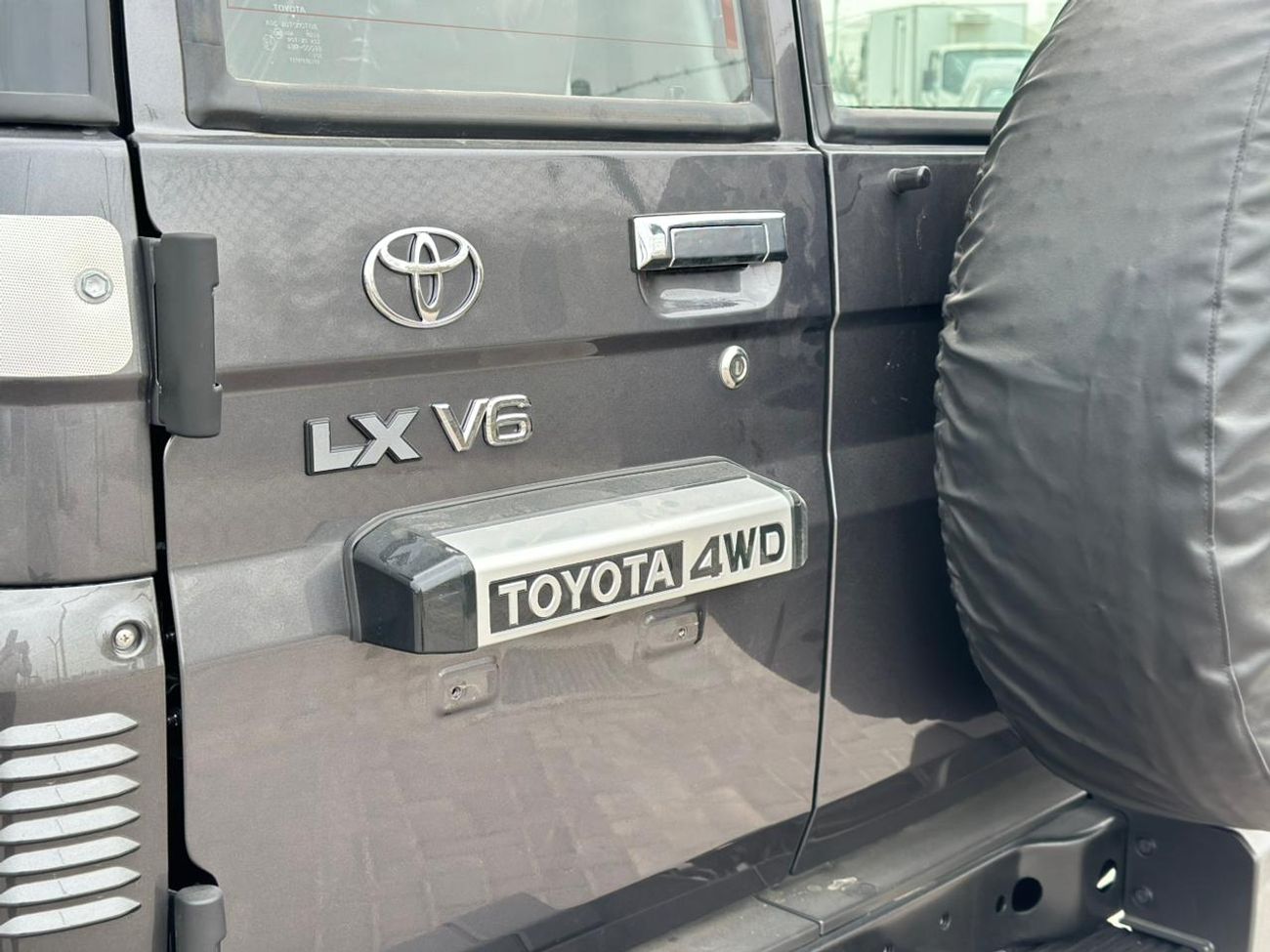 تويوتا لاند كروزر 70 DX 4.0L A/T