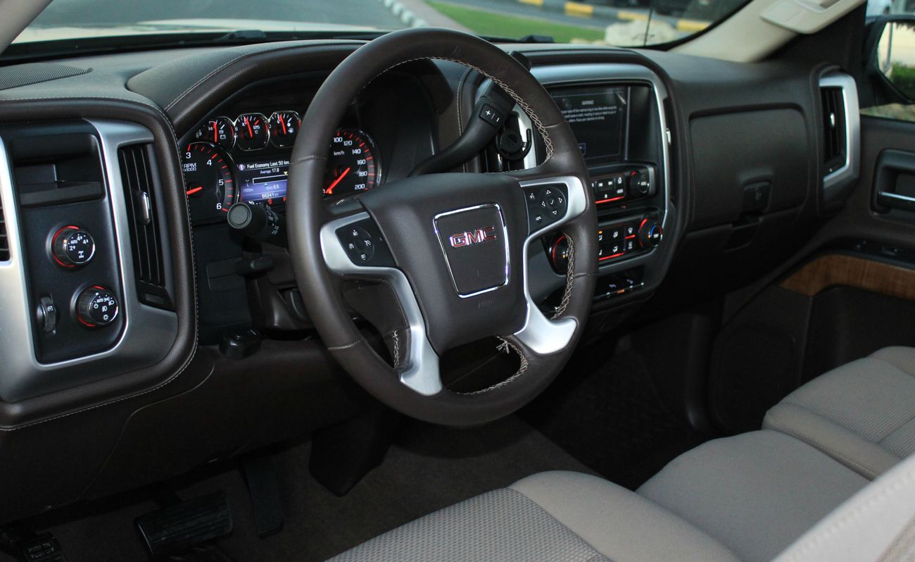 GMC Sierra SLE- EXCELLENT CONDITION - NO PAINT NO ACCIDENT - WARRANTY TILL JUNE 2019