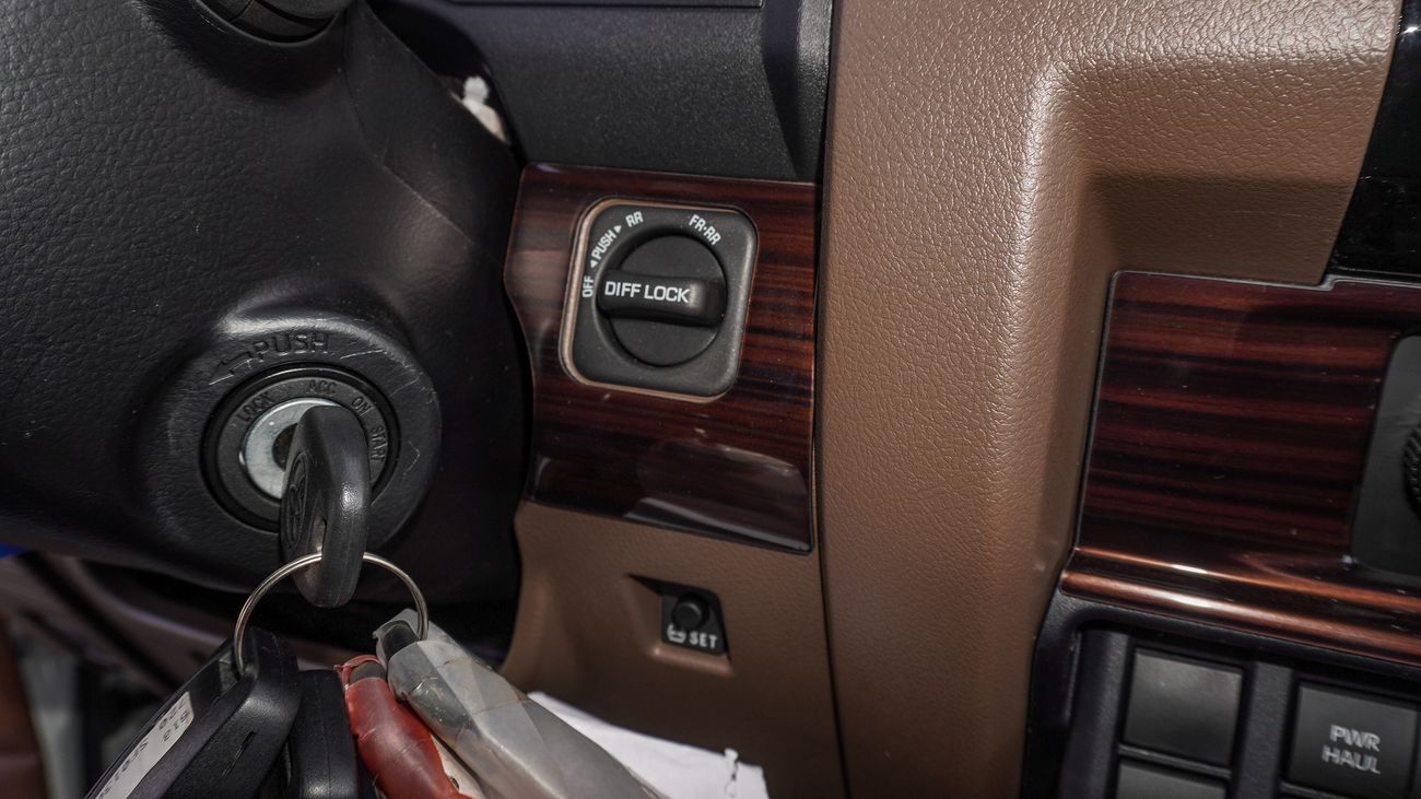 Toyota Land Cruiser 70 4.0L V6 A/T