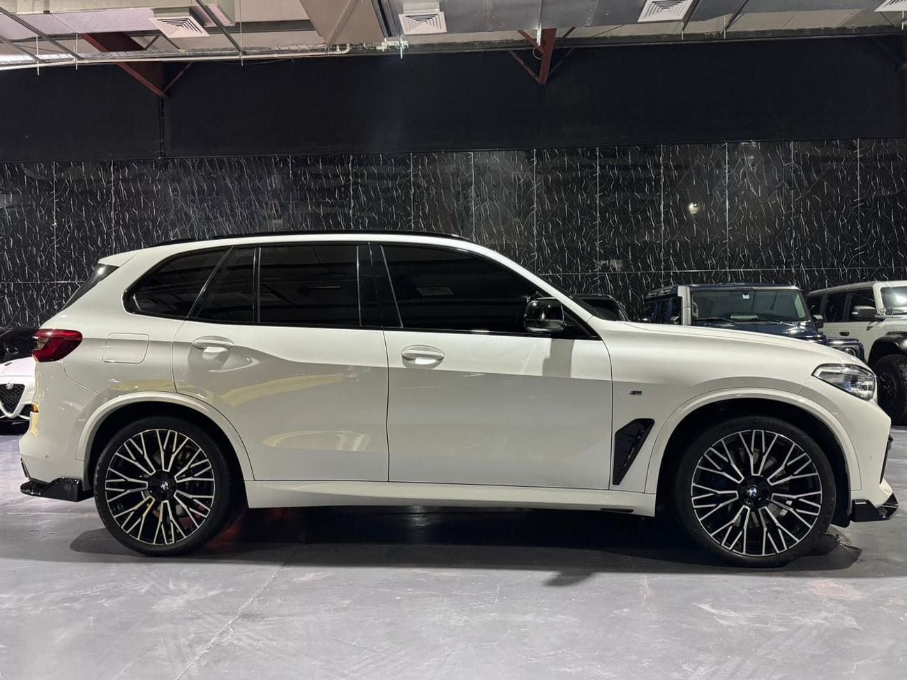بي أم دبليو X5 M50i 4.4L
