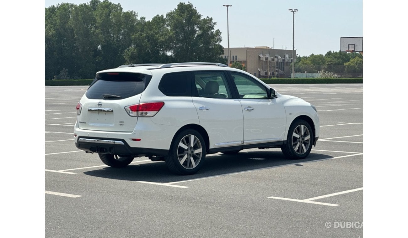 Nissan Pathfinder SV MODEL 2015 GCC CAR PERFECT CONDITION INSIDE AND OUTSIDE FULL OPTION PANORAMIC ROOF LEATHER SEATS