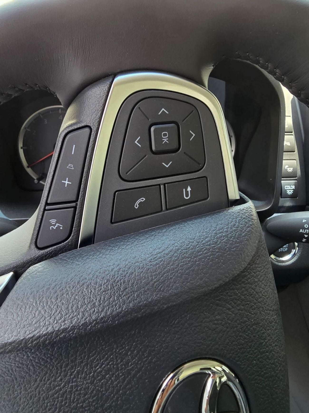 تويوتا جرافينا 3.5L V6 PETROL PREMIUM  6 SEATER FULL OPTION