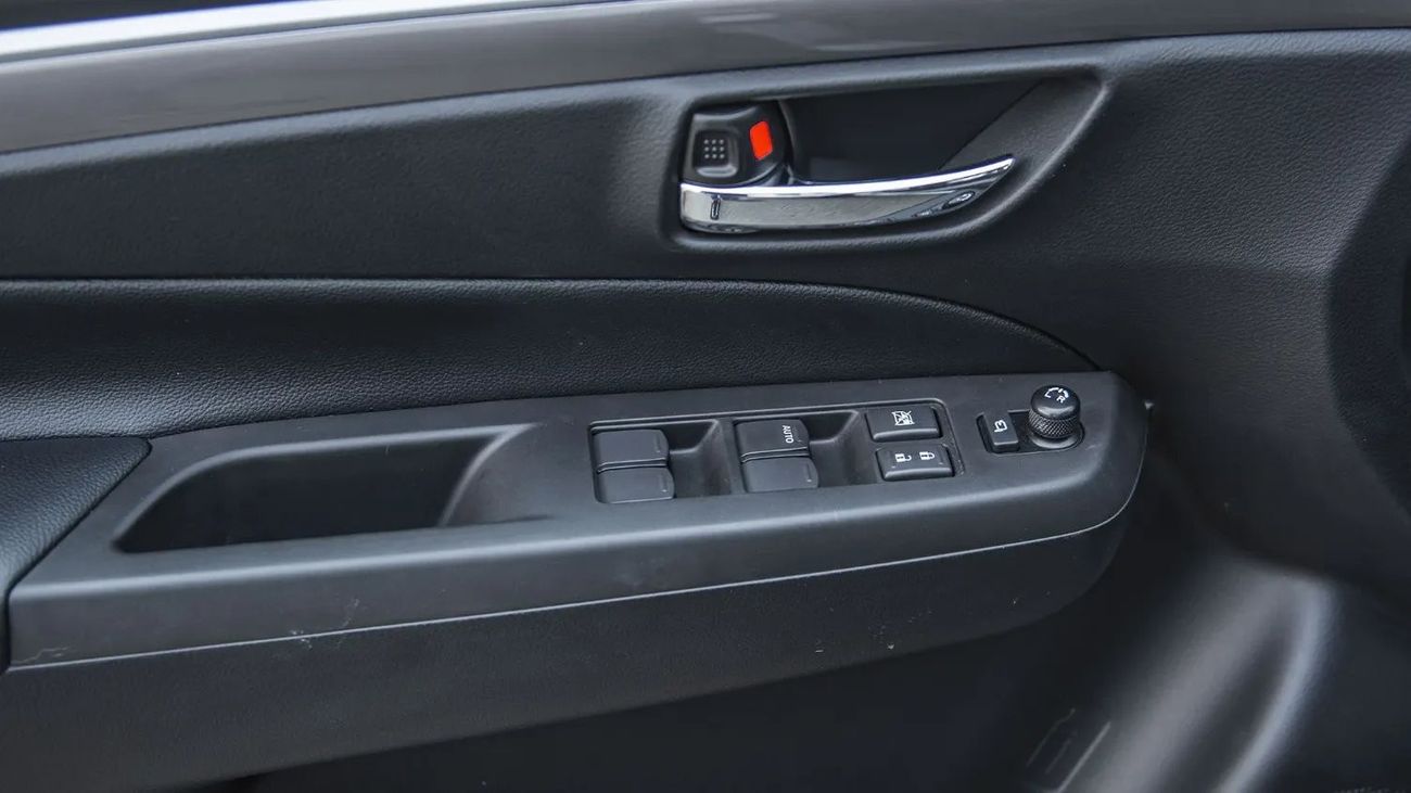 Suzuki Ciaz ALLOY RIMS, PUSH START + REAR VIEW CAMERA, SMALL DISPLAY IN CETRE VIEW MIRROR, CRUISE CONTROL