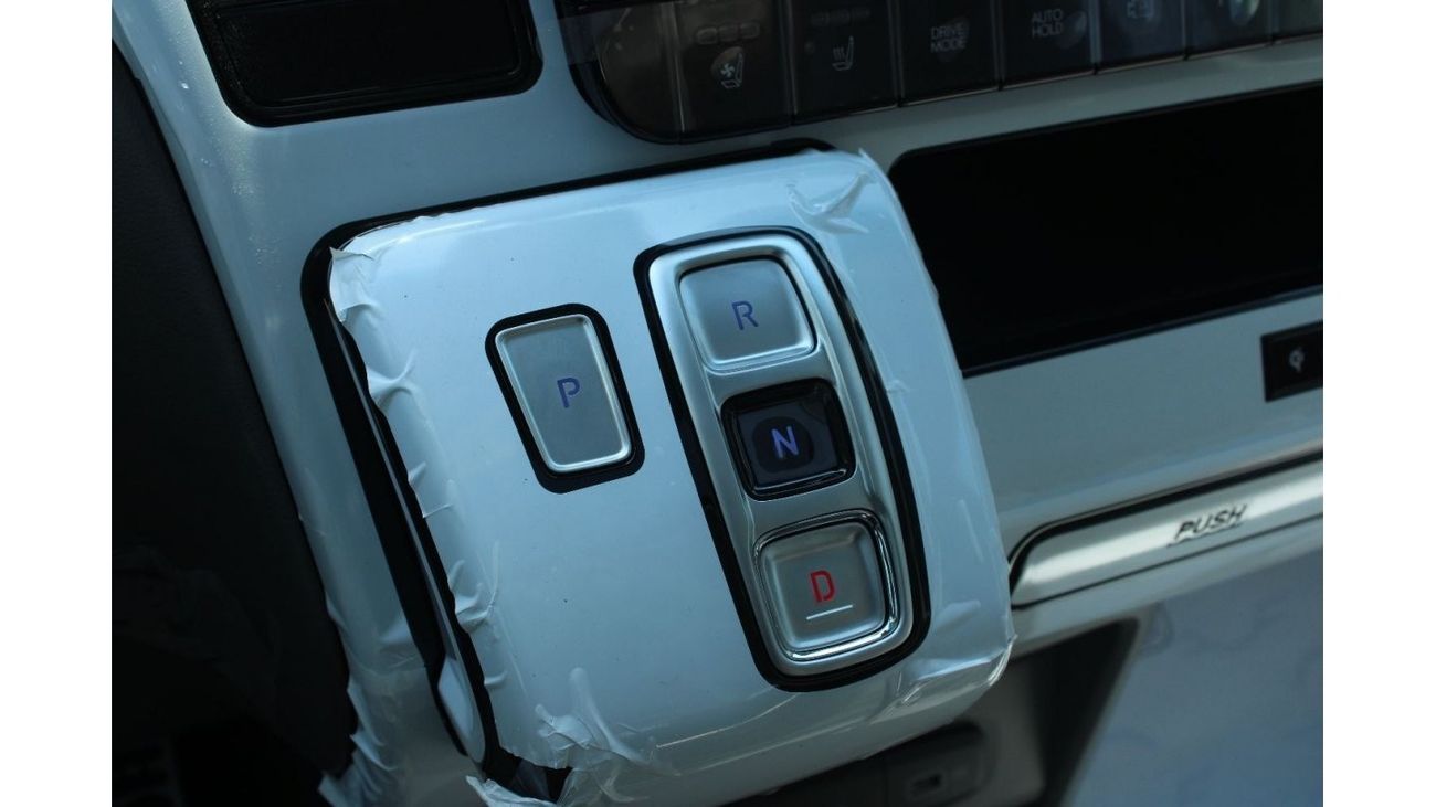 هيونداي ستاريا HYUNDAI STARIA 3.5L ROYAL 9 SEATER WHITE COLOR AVAILABLE