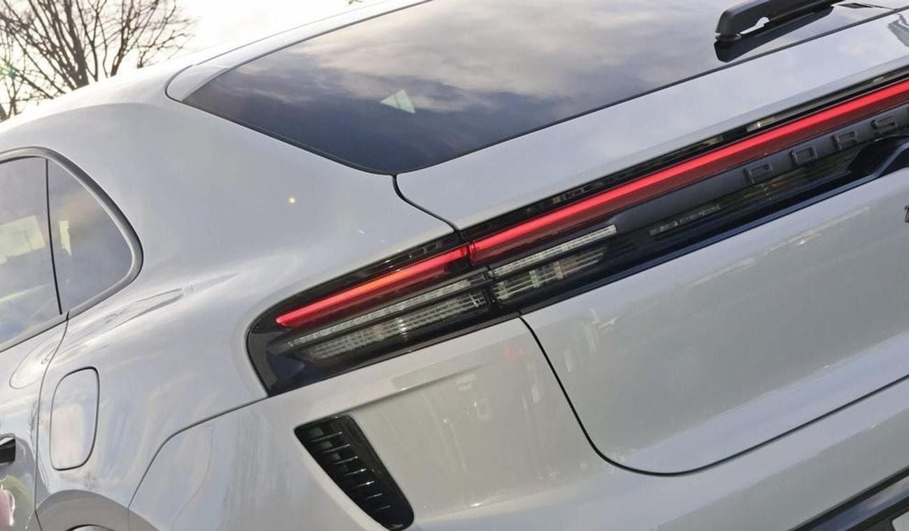 بورش ماكان Electric Estate 470kW Turbo RIGHT HAND DRIVE