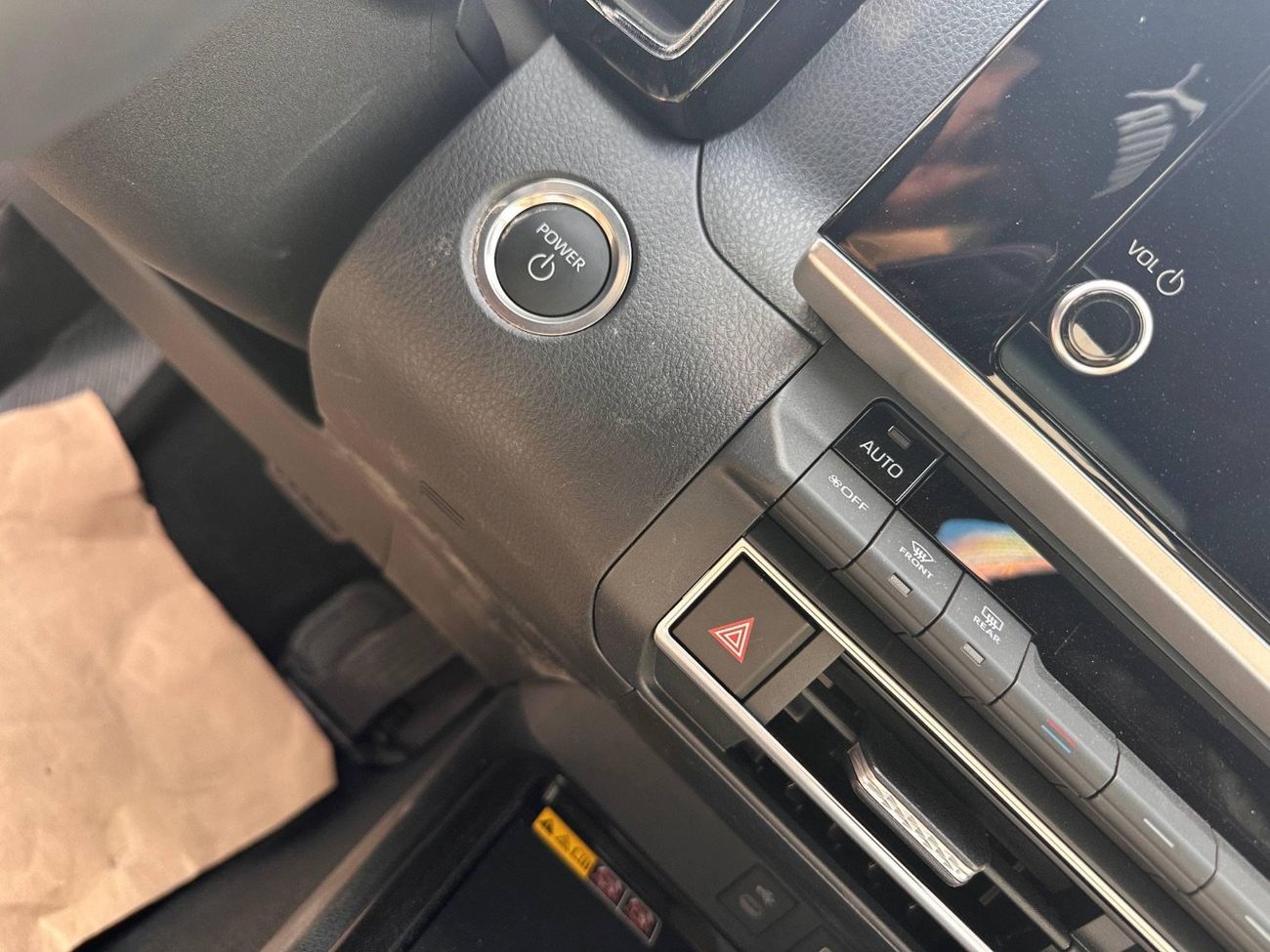 Toyota Camry Camry LE Hybrid GCC Japan made