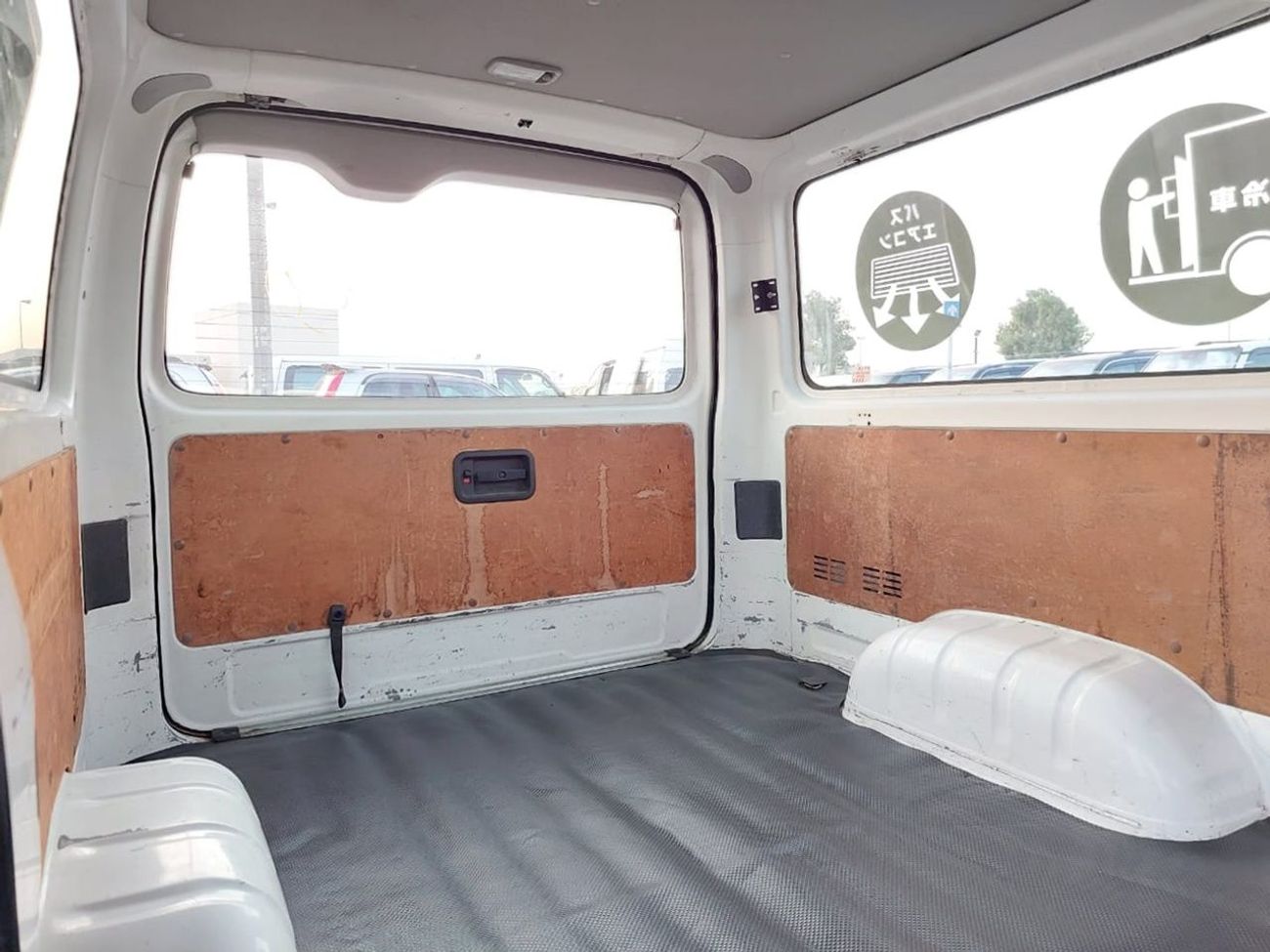 Toyota Hiace TOYOTA HIACE VAN RHD 2015 MODEL 3.0 L DIESEL AUTOMATIC(PM16901)