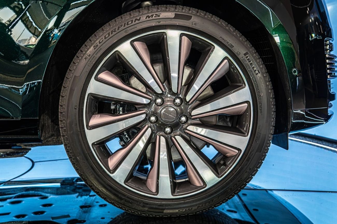 Land Rover Range Rover SV P615 SWB 2026  | British Racing Green  | Serenity Interior | GCC Specs