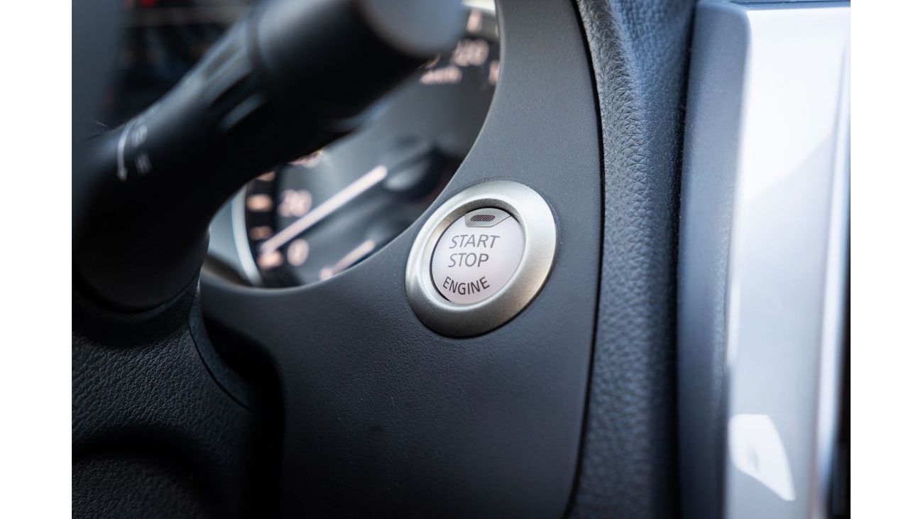 Nissan Navara LE Petrol 2.5L 4x4 M/T DC Plus MY2023 / Incomparable Prices / Book Now