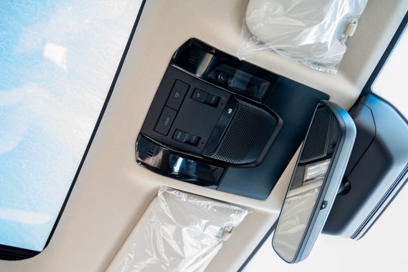 تويوتا برادو 2.4L Turbocharged | 4 Cylinder | Automatic | 7 Seater