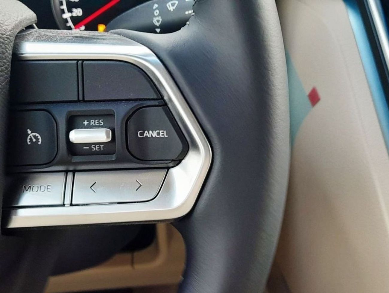 Toyota Land Cruiser 3.5L EXR ONE ELECTRIC SEAT WITH SUNROOF AUTO TRANSMISSION