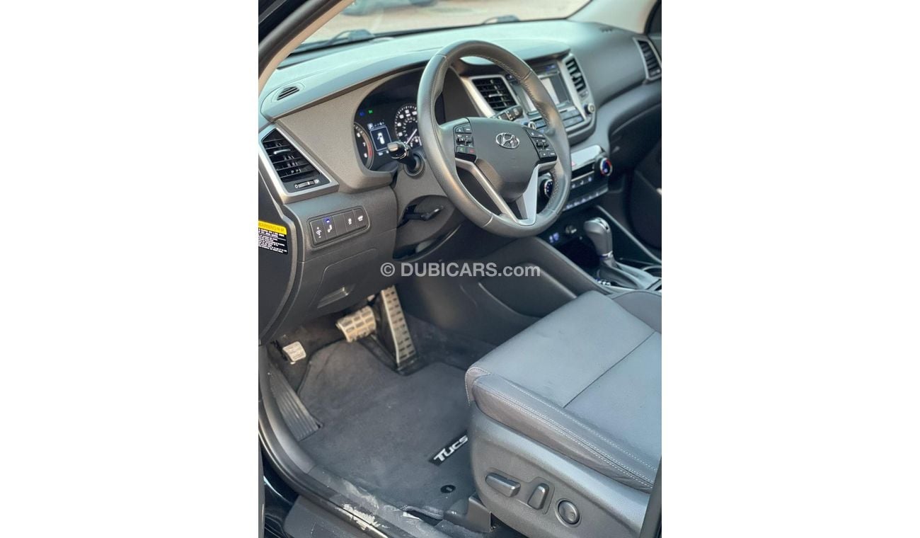 هيونداي توسون 2017 Hyundai Tucson 1600cc 4x4 Turbo - Black RV Edition - 2 keys & Full Panoramic View