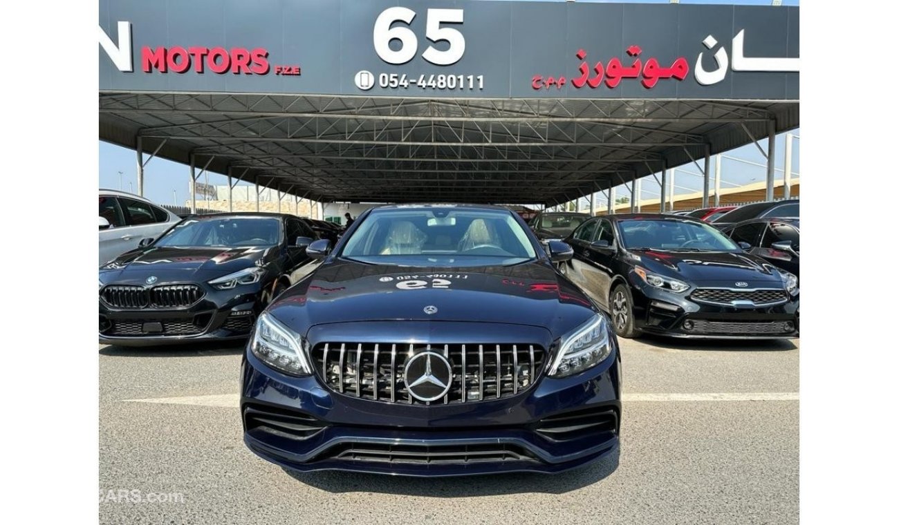 مرسيدس بنز C 300 لاكجري