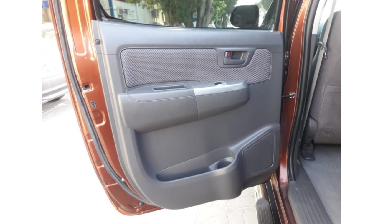 تويوتا هيلوكس Toyota Hilux RIGHT HAND DRIVE (Stock no PM 775)