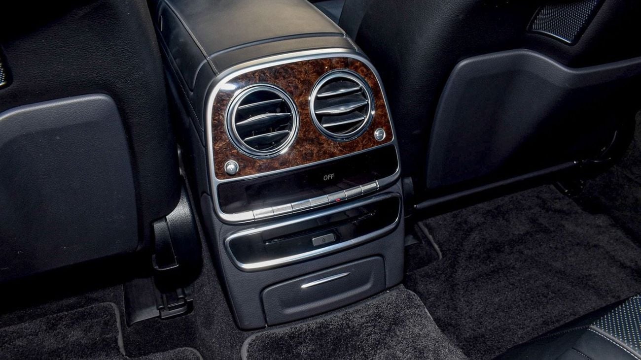 مرسيدس بنز S 560 Std 4.0L (463 HP)