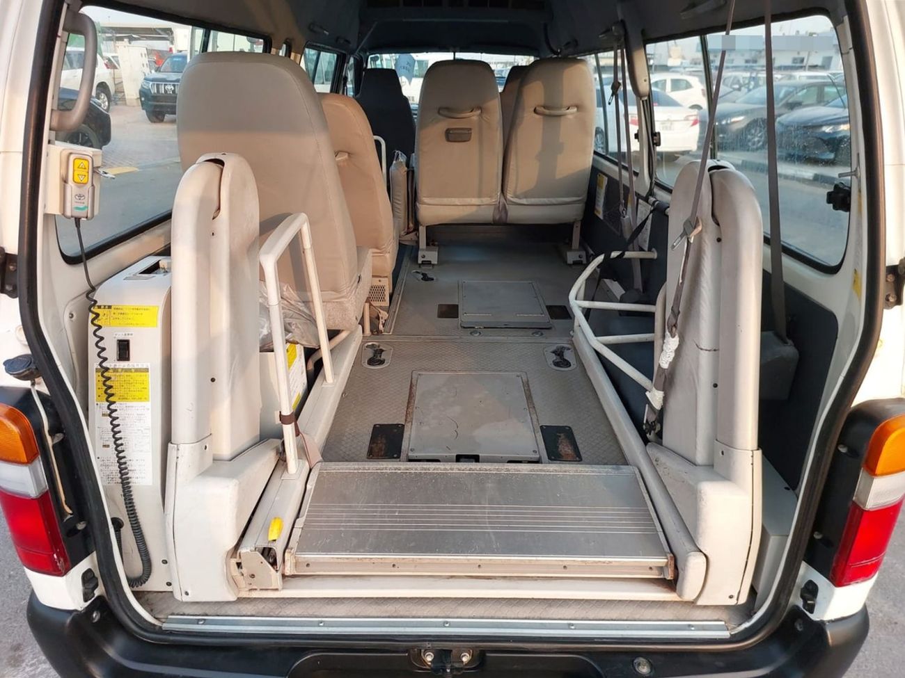 Toyota Hiace TOYOTA HIACE COMMUTER VAN RHD 2002 MODEL 3.0 L DIESEL AUTOMATIC(PM10827)