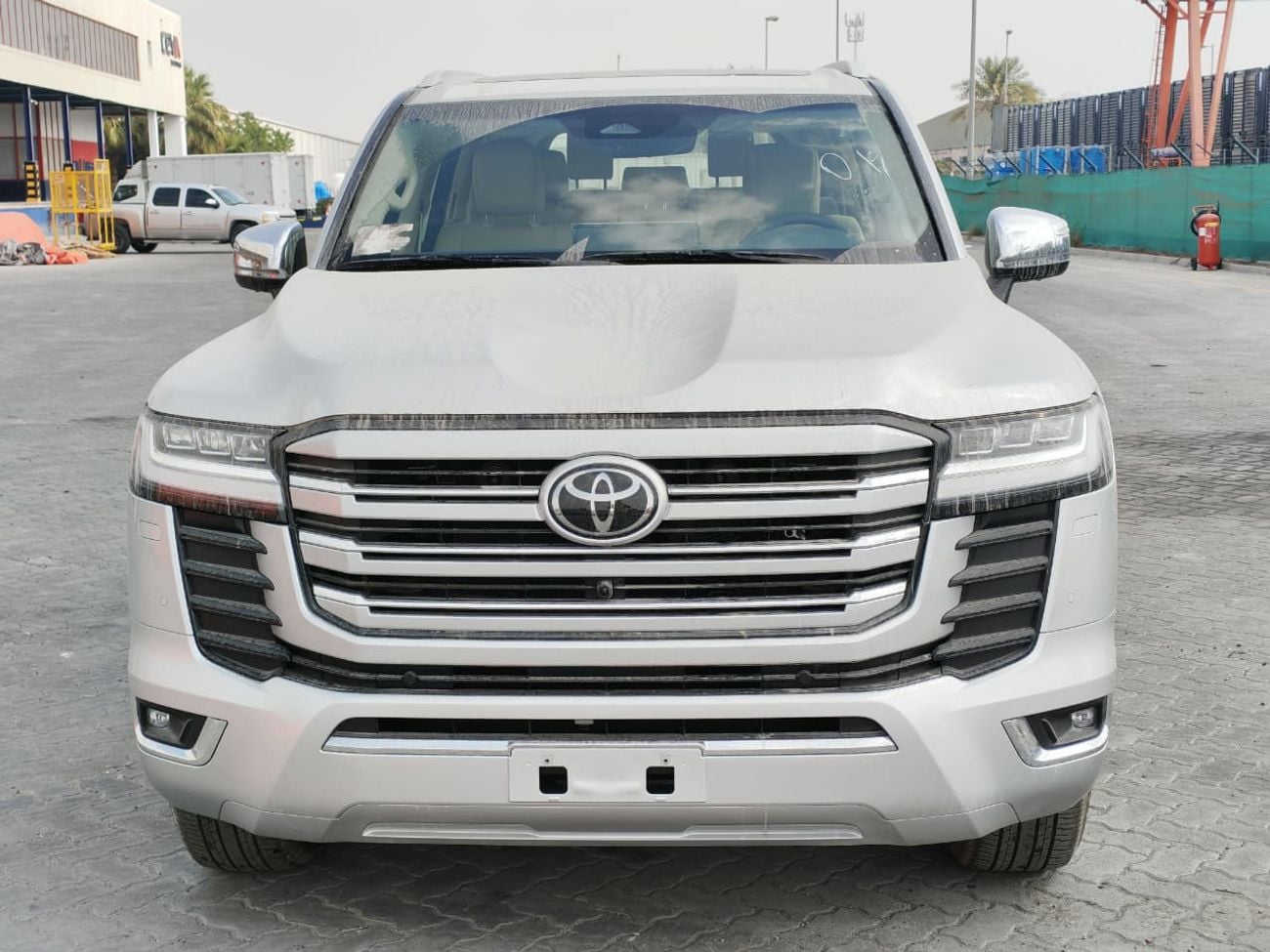 تويوتا لاند كروزر 2025 Toyota Land Cruiser LC300 VX Full-Option with Radar 4.0L V6 Naturally-Aspirated Petrol A/T 4WD