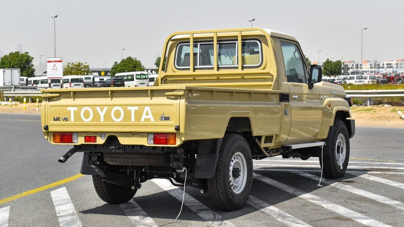 تويوتا لاند كروزر بيك آب 4.0L V6 Petrol Single Cabin  M/T