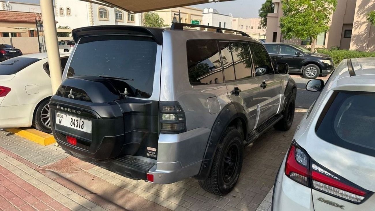 Mitsubishi Pajero Platinum Fully modified for Off road 2015 GCC specs