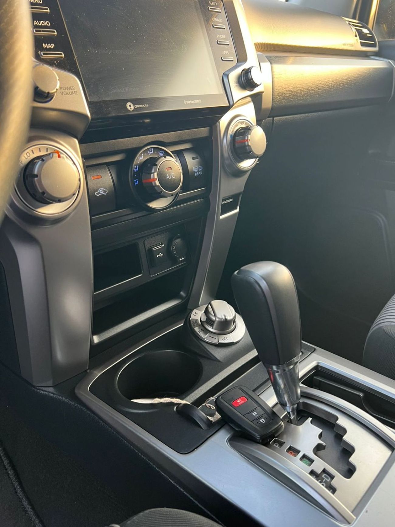 تويوتا Runner4 2024 TOYOTA 4Runner SR5 - Push Start - Electric Seats - Rear Camera - 4wheel 4X4 -