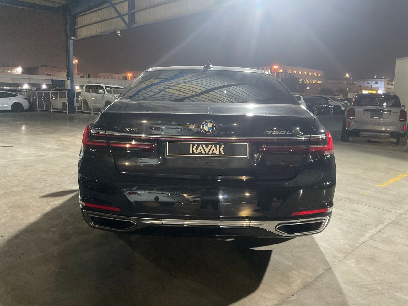 بي أم دبليو 750Li Pure Excellence | شامل الضمان | 0 ﺪﻔﻋﺓ ﺃﻮﻟﻯ