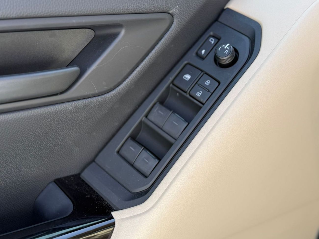 Toyota Land Cruiser GXR 3.5L TWIN TURBO WITHOUT SUNROOF 2025 MODEL