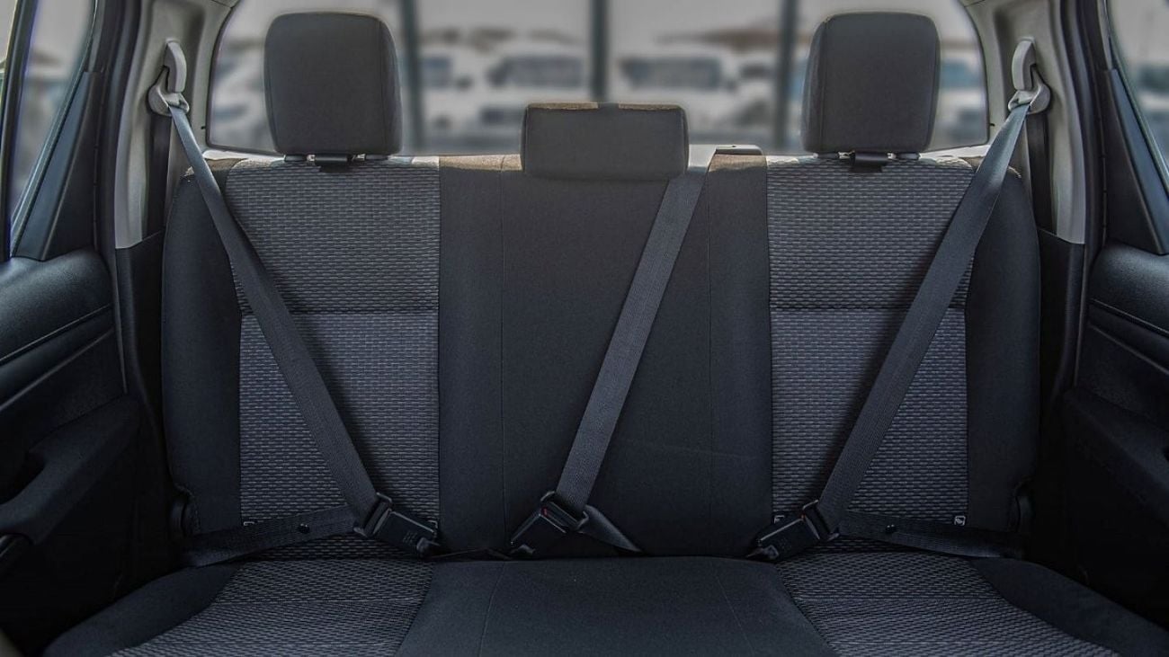 Toyota Hilux TOYOTA HILUX 2.4L DIESEL AT MED OPTION 2024