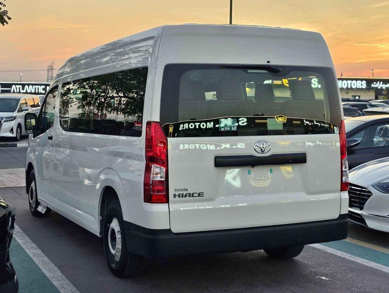 Toyota Hiace GL DX PASSENGER / 3.5L V6 A/T PETROL / DUAL HEATER / DVD CAMERA (CODE# HR3ADA)