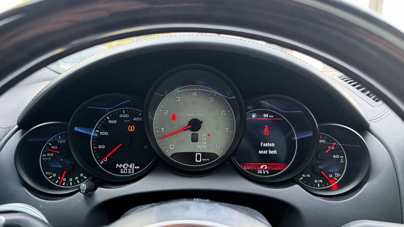 Porsche Cayenne S Platinum Edition 2018 GCC Full Service History