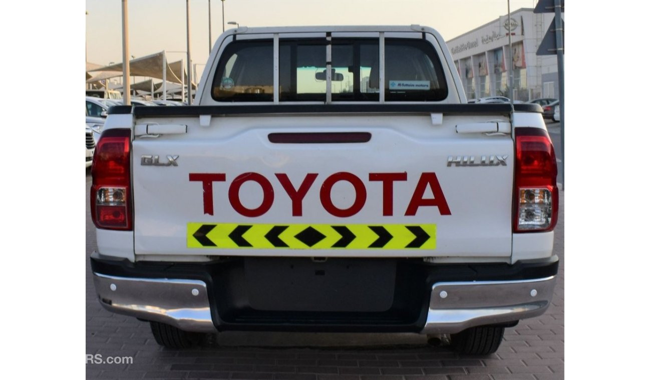 Toyota Hilux 2017 | TOYOTA HILUX GLX 4X2 | V4 4-DOORS | AUTOMATIC TRANSMISSION | GCC | VERY WELL-MAINTAINED | SPE