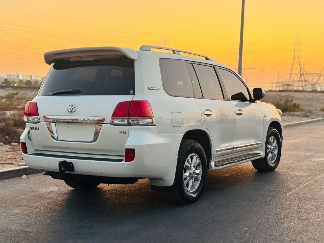 Toyota Land Cruiser Left hand drive ,4.0 liter .V6 ,white ,Color 2011 Model ,only for export available