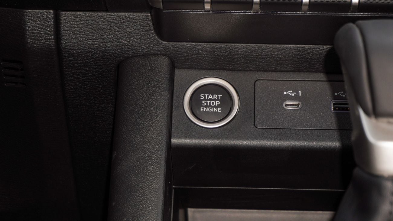 Mitsubishi L200 Brand New Mitsubishi Sportero 2.4L 2025 Diesel 4WD |White/Black |L200-SPORTERO25-A |FOR EXPORT