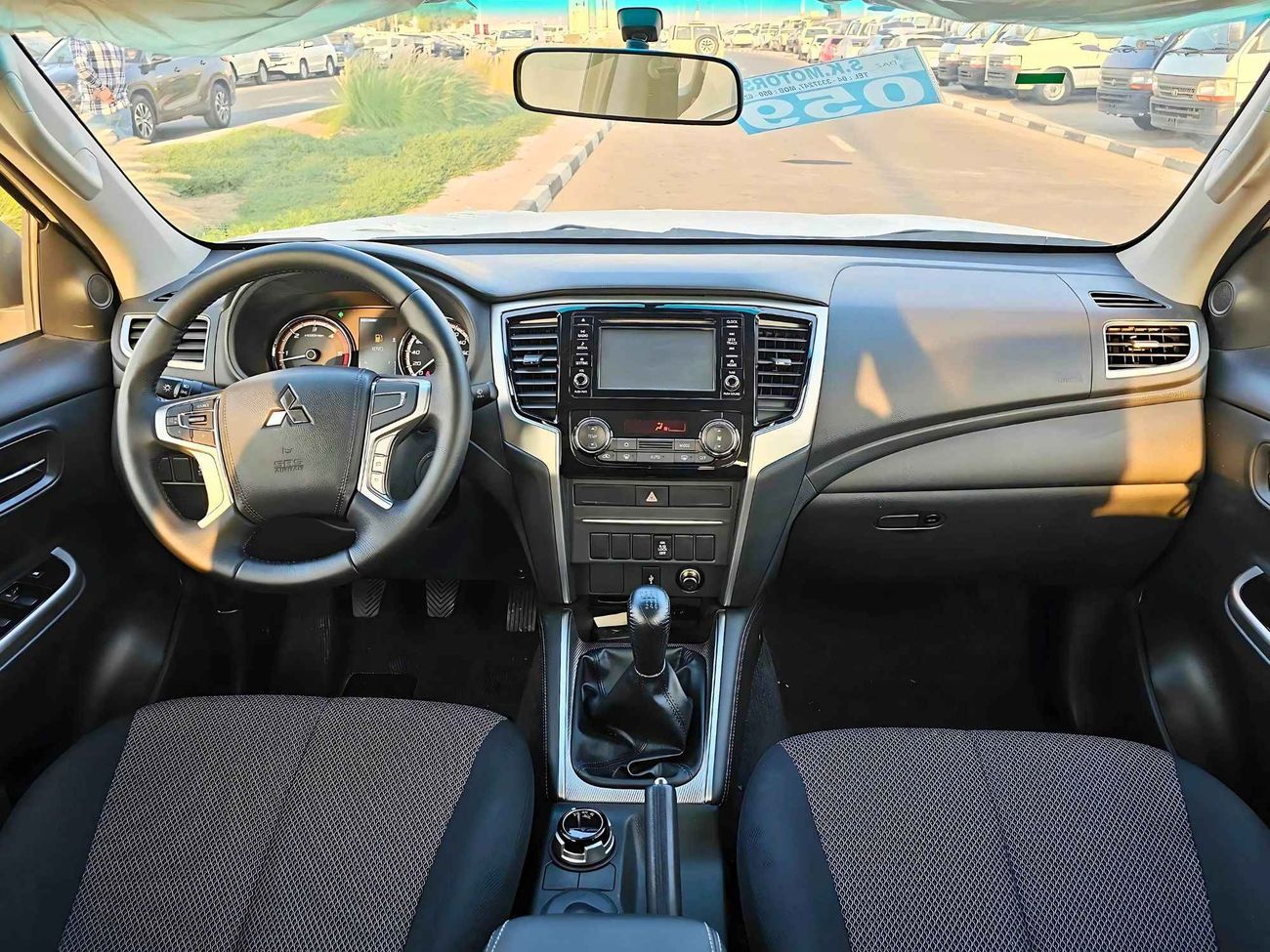 Mitsubishi L200 SPORTERO / 2.4L DIESEL / M/T / 4WD / SPECIAL OFFER / (CODE#68092)