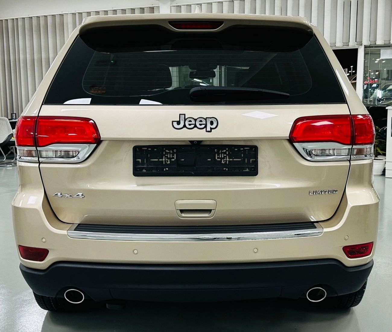 Jeep Grand Cherokee Limited GCC .. Original  Paint .. Perfect Condition .. Full Options .. V6